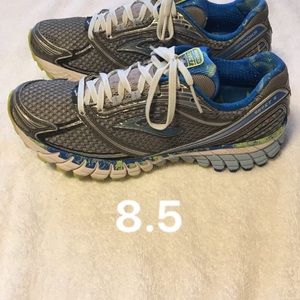 Brooks women’s size 8.5
